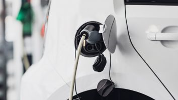 Doar 25% dintre români vor conduce mașini electrice în următorii 10 ani