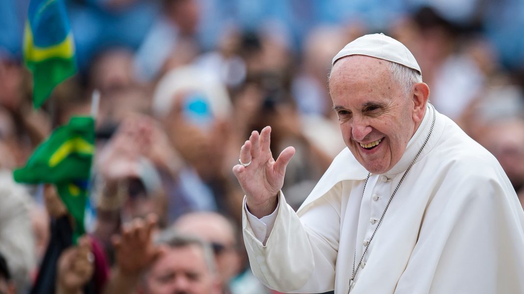 Papa Francisc: „Rog protestatarii să-și exprime cererile în pace, iar liderii politici să-i asculte”