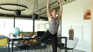 Pilates acasă sau la birou, cu ajutorul unui scaun. Un instructor de yoga și pilates îți explică cum