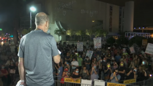 Sute de israelieni au protestat la Tel Aviv din cauza unei noi carantine de 3 săptămâni
