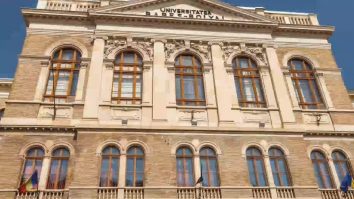 Dacă tot rămân acasă, studenții cer taxe de școlarizare mai mici