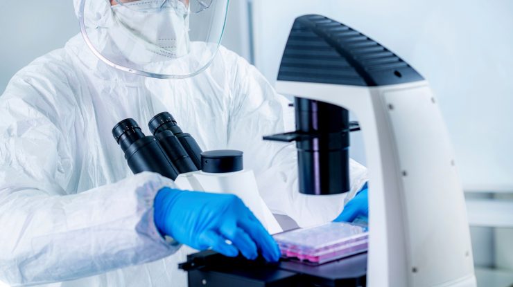 Un nou medicament ar putea trata Covid-19. Molecula descoperită a redus de 10 ori cantitatea de virus la animale