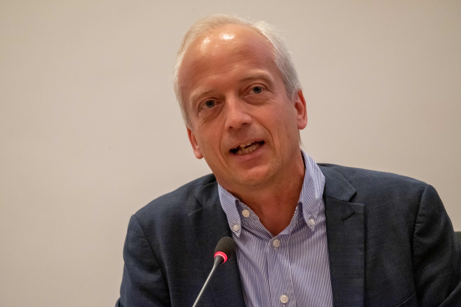 Numărul cazurilor de COVID-19 crește zilnic în Belgia. Profesorul Yves Coppieters explică fenomenul