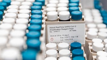 O companie din SUA a creat un test COVID ieftin și rapid. Costă 5 dolari și dă răspuns în 15 minute