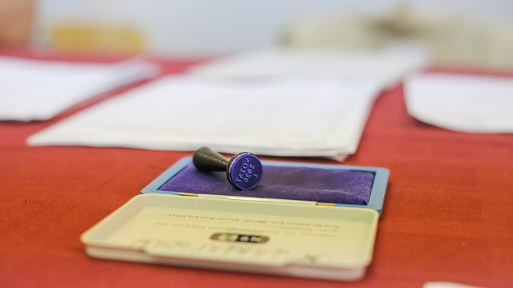 De pe sticlă, pe buletinul de vot. Candidați și câștigători la alegeri pe care i-ai văzut la TV, pe scenă sau în fotbal