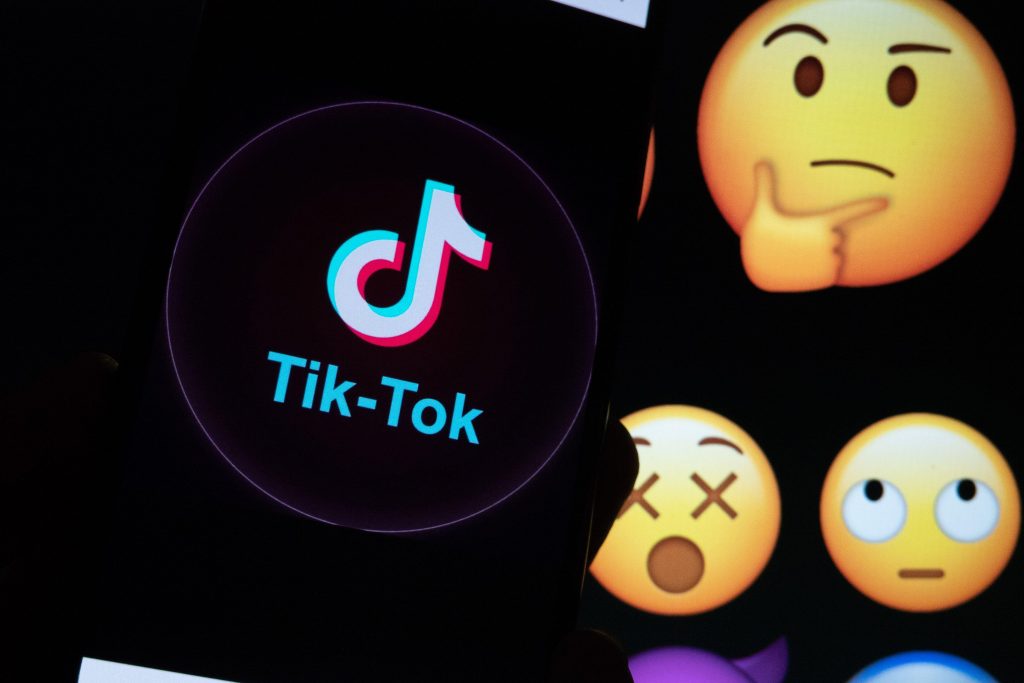 SUA le-ar putea interzice americanilor să descarce TikTok și WeChat, din 20 septembrie