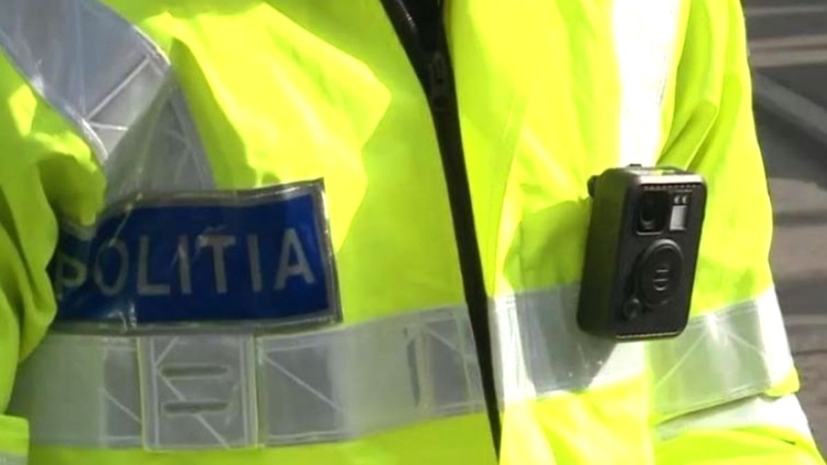 Polițiștii români au primit bodycam-uri. Imaginile filmate vor fi accesate doar în caz de anchetă penală