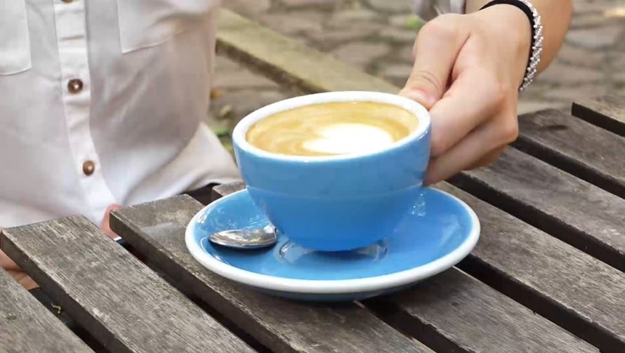 Consumul de cafea te poate face mai impulsiv și te determină să cheltui mai mulți bani