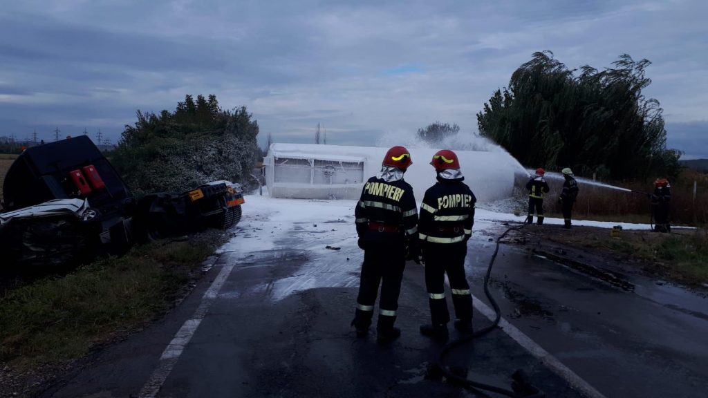 Pericol de explozie, semnalat de RO-ALERT. O cisternă cu kerosen s-a răsturnat pe centura de est a orașului Ploiești