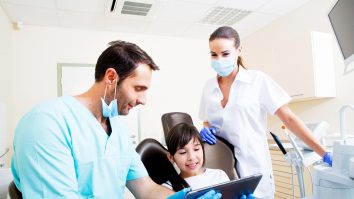 Problemele dinților de lapte influențează dantura permanentă. Explicația unui stomatolog