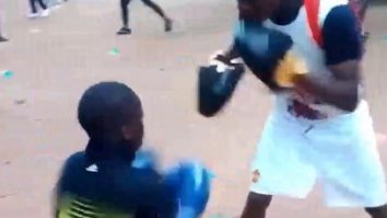 Un copil din Nigeria a fost poreclit „Muhammad Ali”. Cum se luptă la 10 ani