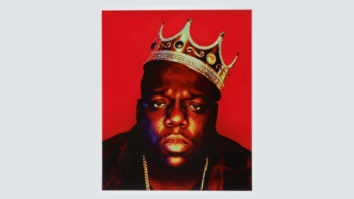 O coroană de plastic, purtată de rapper-ul Notorious B.I.G. înainte să moară, a fost vândută cu 595.000 de dolari