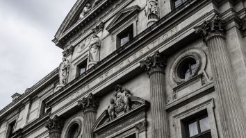 În Franţa, o femeie transgender nu poate fi mama fiicei sale