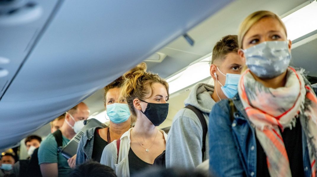 Cât de mare e riscul să iei COVID la bordul unui avion