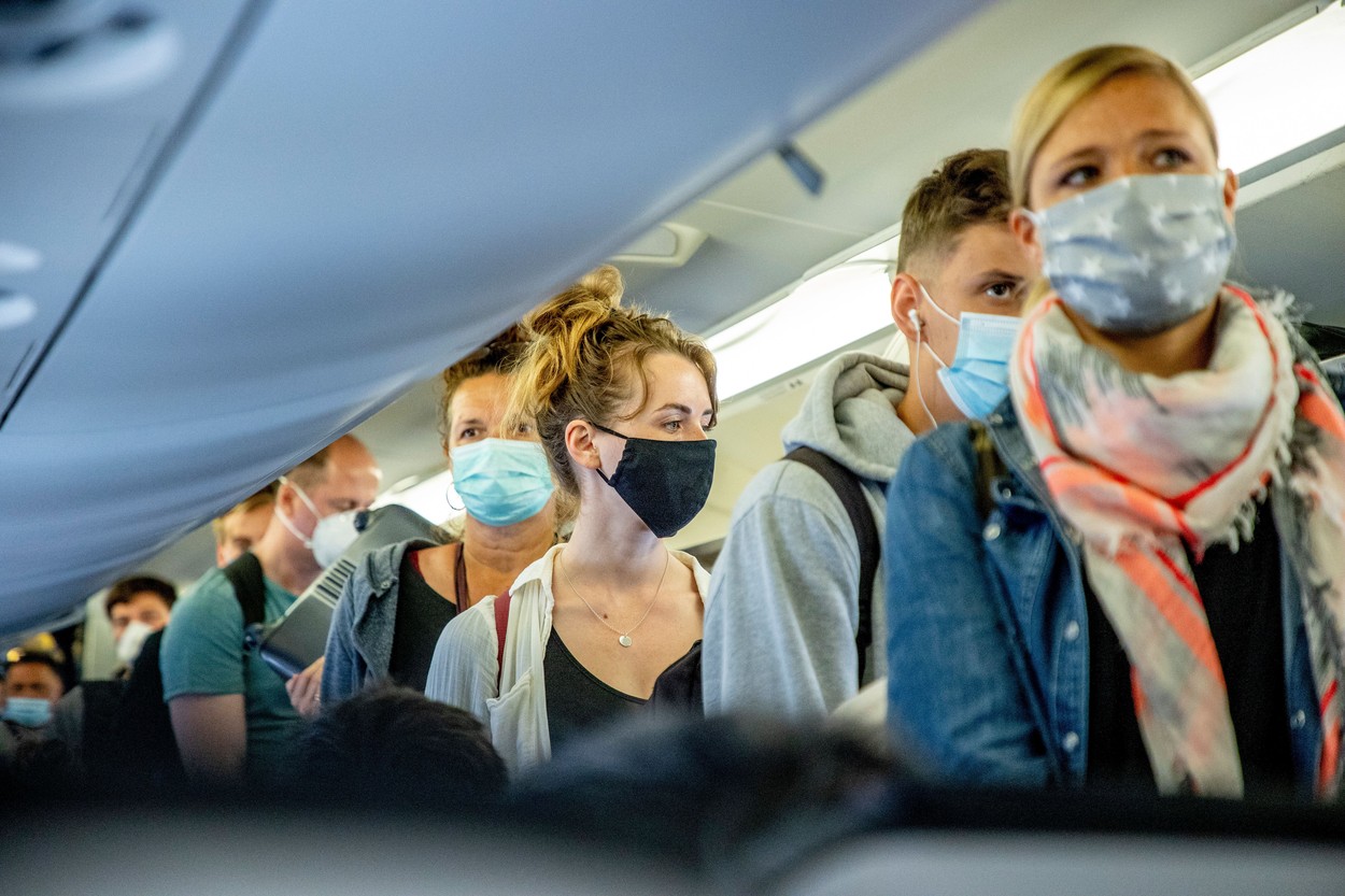 Cât de mare e riscul să iei COVID la bordul unui avion