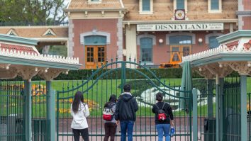 28.000 de angajați ai parcurilor Disney vor fi concediați în urma pandemiei de coronavirus