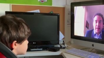 Sute de mii de elevi nu au acces la internet. Ministerul Educației cere școlilor să se conecteze la platforme digitale