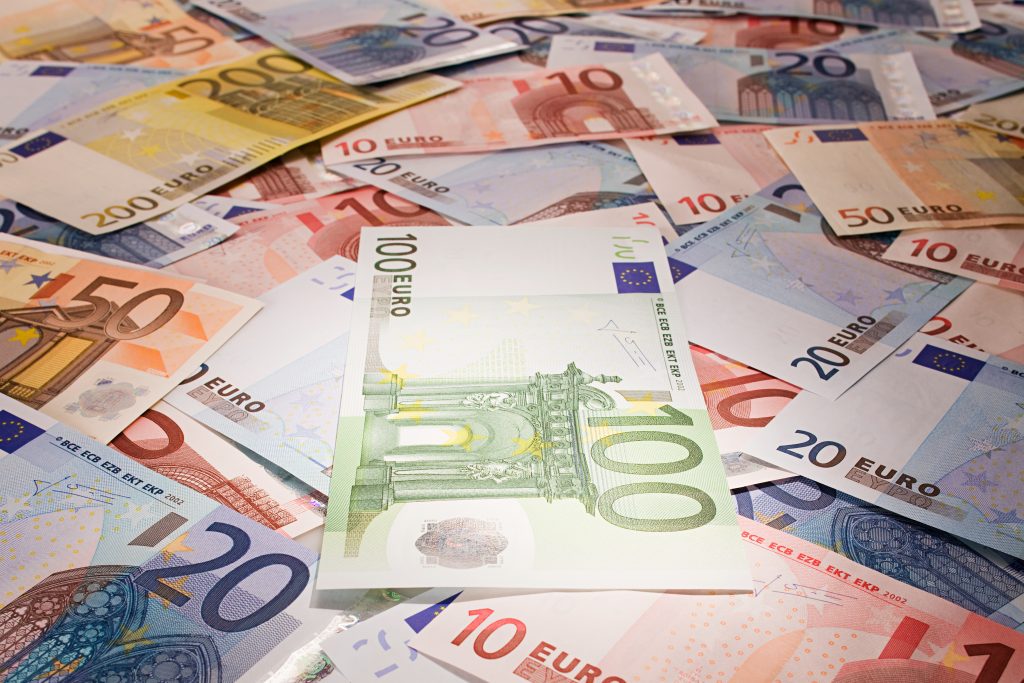 Nou maxim istoric pentru euro, dar creșterea este foarte ușoară
