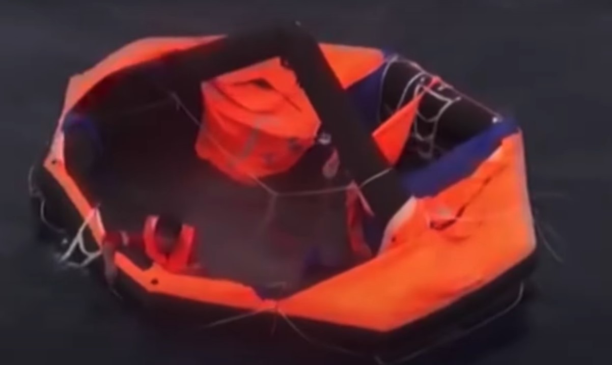 Un filipinez a fost salvat de japonezi din valurile Mării Chinei de Est după 2 zile în derivă