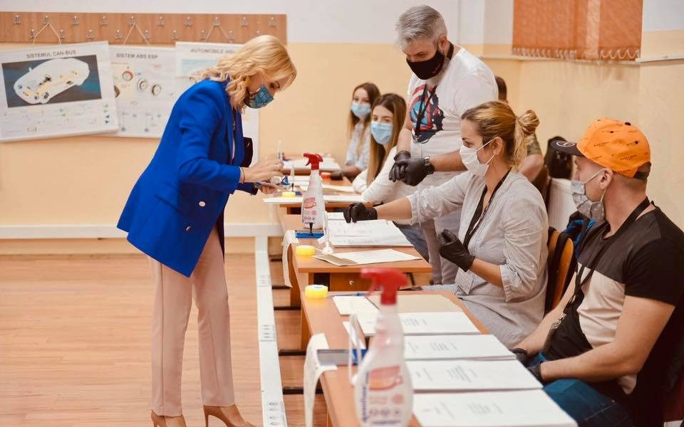 Gabriela Firea: Am votat cu gândul la toți copiii din București, la toți tinerii, la toți adulții și la bunicii noștri