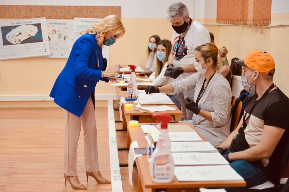Gabriela Firea: Am votat cu gândul la toți copiii din București, la toți tinerii, la toți adulții și la bunicii noștri