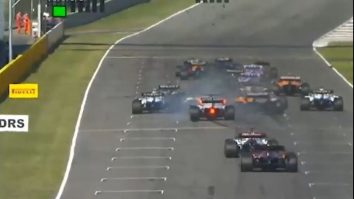 Accident ca pe autostrată în Formula 1. Patru piloți au abandonat