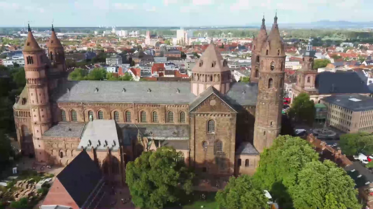 Ce s-ar întâmpla dacă Târgu-Jiu ar fi un oraș în Germania. ”Rezolvarea problemelor birocratice durează o oră”