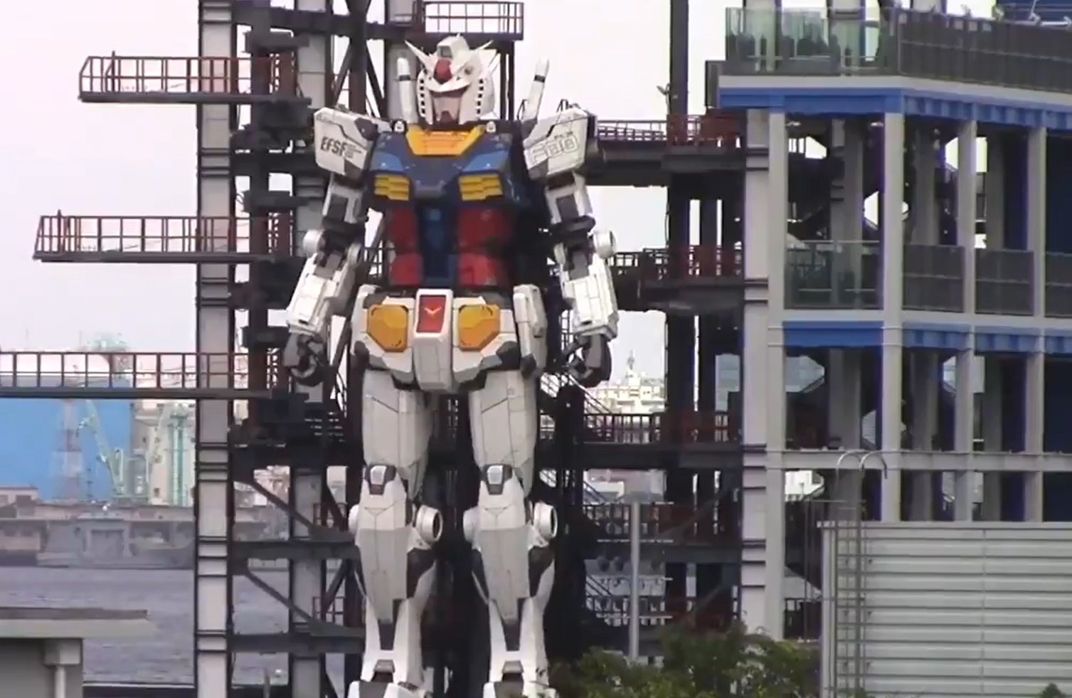 Cel mai mare robot din lume a început să se mişte natural