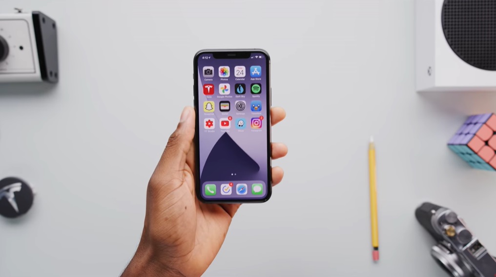 O fetiţă de 12 ani a descoperit cum o aplicație din magazinele oficiale era folosită de hackeri