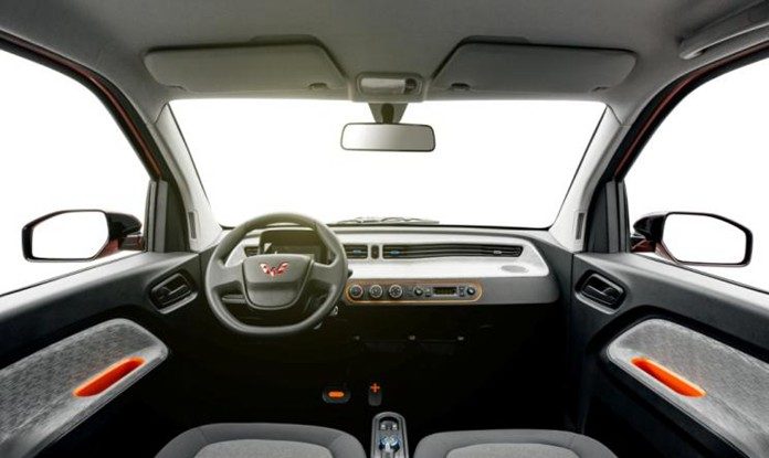 Cea mai mare ameninţare pentru Tesla. În China a fost lansată o maşină electrică de numai 5.000 de dolari