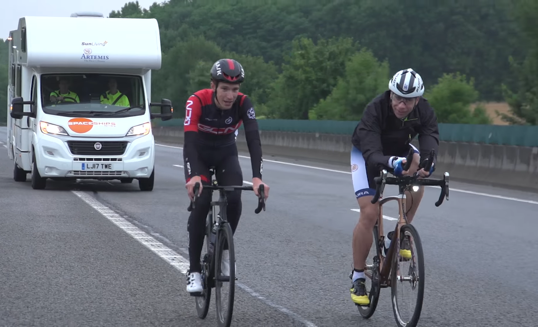 Un scoțian a făcut înconjurul lumii, pe bicicletă, în aproape 80 de zile. Ce evenimente a pierdut