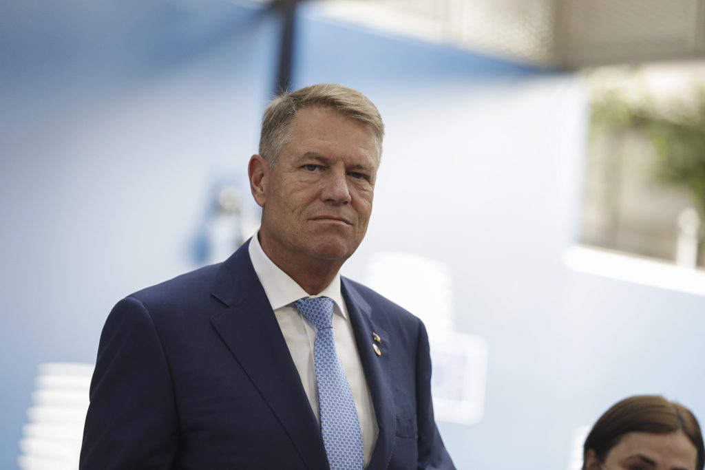 Iohannis: Nu ne dorim să reintroducem restricții, dar dacă numărul infectărilor crește, în anumite localități vor fi reintroduse restricții