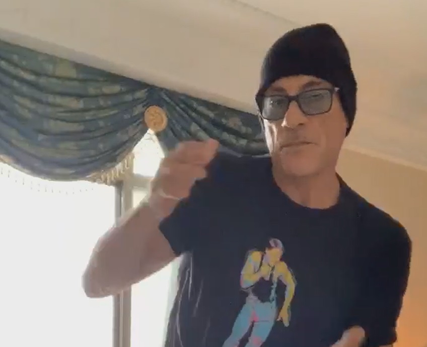 Jean Claude Van Damme le arată fanilor cum dansează pe muzică românească