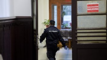 Alegeri locale 2020: Un jandarm din Brașov a fost atacat de un bolnav psihic la vot