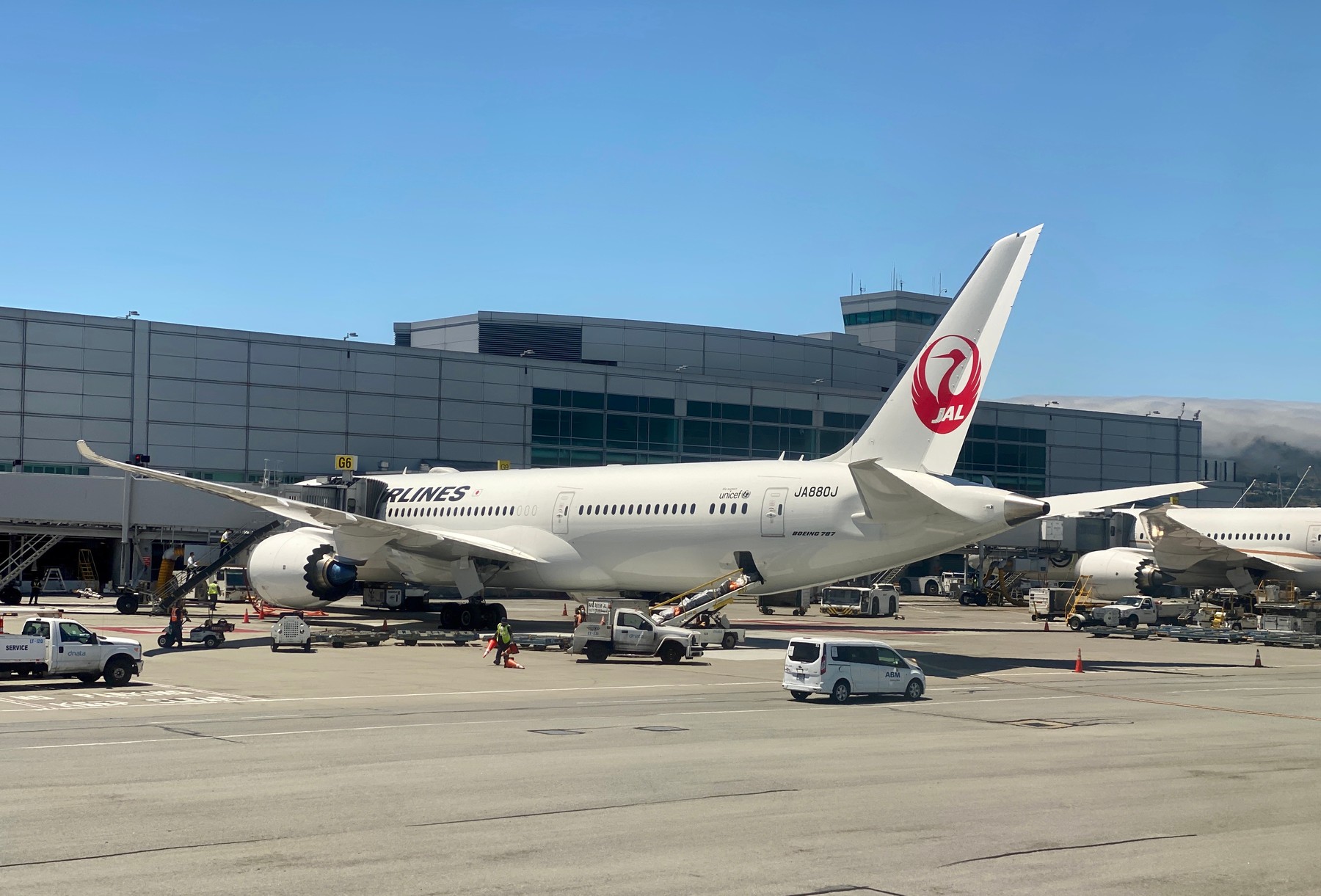 Japan Airlines nu mai spune „doamnelor și domnilor” la bordul avioanelor pentru a sprijini LGBT.  Formulele folosite de acum