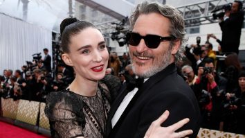 Joaquin Phoenix, câștigător al Oscarului penmtru rolul său din „Joker, și-a numit copilul „River”, în memoria fratelui său