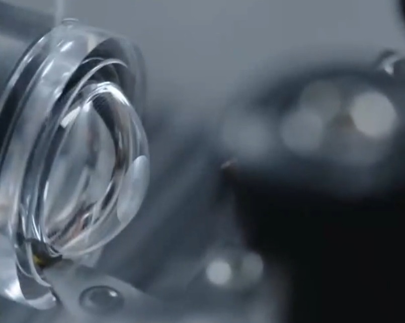 Au apărut primele lentile de contact inteligente