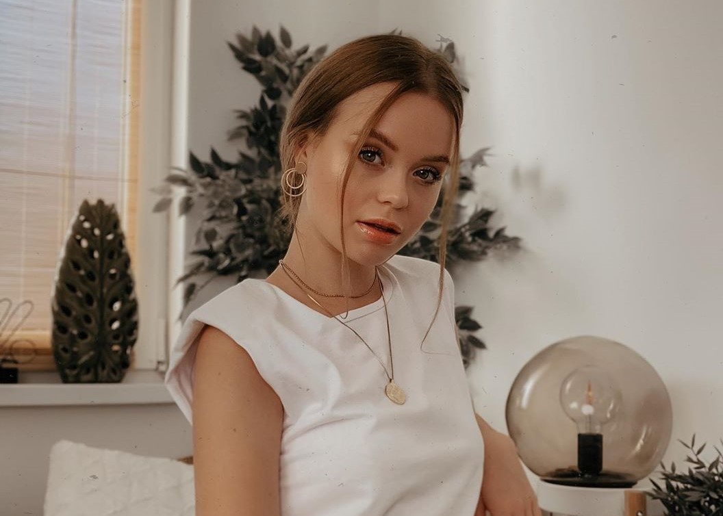 De la bullying la TikTok Fashion Influencer. Povestea de succes a unei tinere de 20 de ani