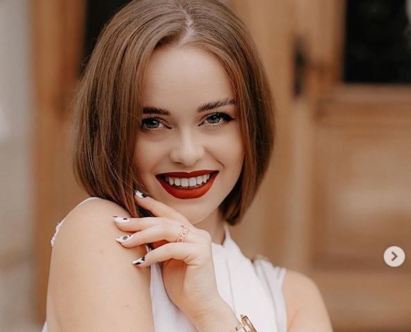 Povestea tinerei care din cauza bullying-ului a devenit anorexică