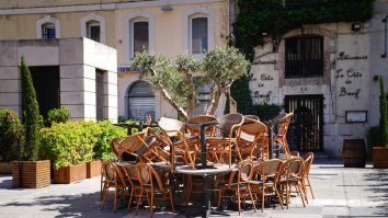 Țara care va închide restaurantele și barurile din mai multe regiuni