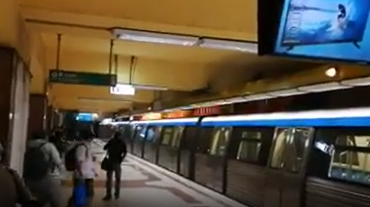 VIDEO Incident la metrou, în stația Tineretului. Călătorii au fost evacuați