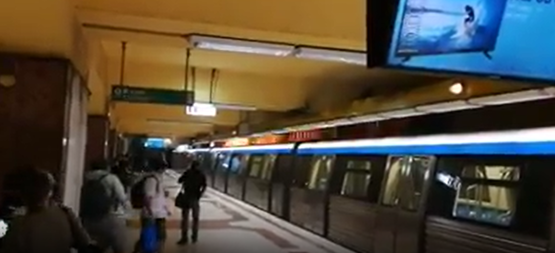 VIDEO Incident la metrou, în stația Tineretului. Călătorii au fost evacuați