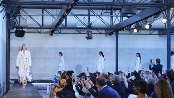 Pandemia trece, moda rămâne. Ce se poartă în 2021: colecțiile prezentate la Milano Fashion Week