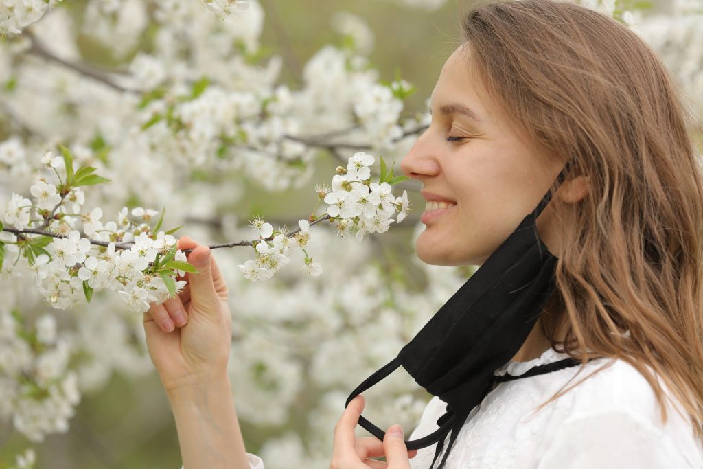 Studiu COVID-19: Pierderea mirosului nu mai este motiv de îngrijorare. Ce spun cercetătorii