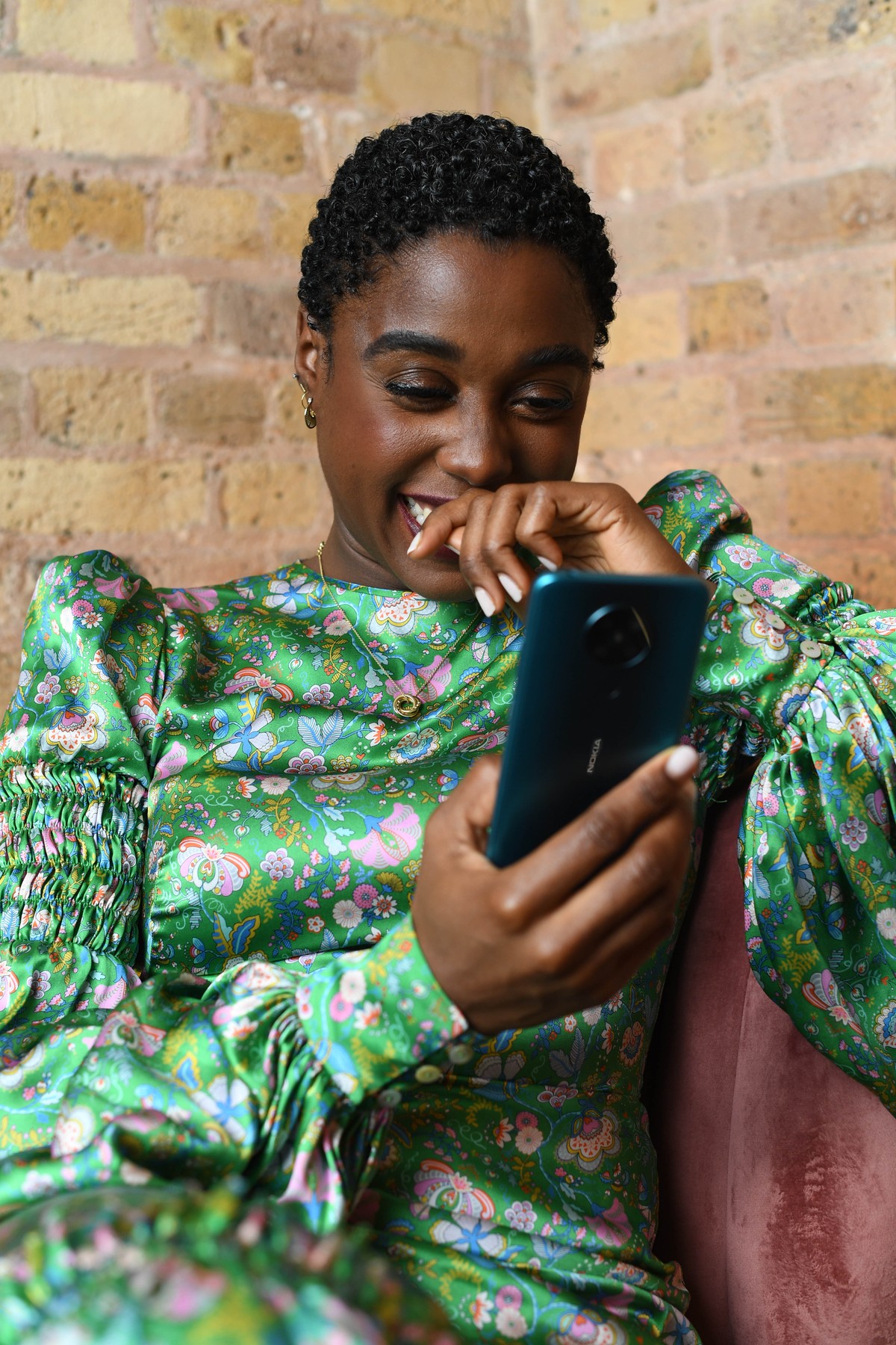 Nokia 8.3 5G a ajuns pe platoul de filmare pentru noul film din seria James Bond