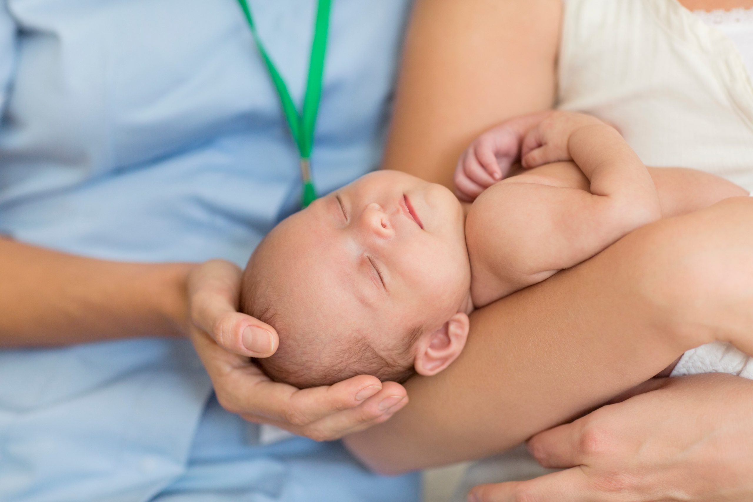 O treime din mamele minore din Europa sunt românce. Ce spun medicii specialiști