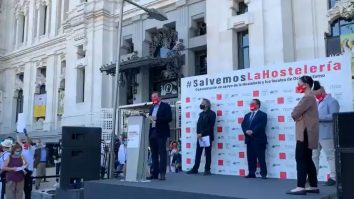 Patronii de localuri din Spania s-au săturat de restricții. Cer daune de miliarde de euro