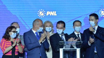Cum s-au bucurat politicienii de victorie în seara alegerilor