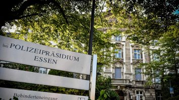 Memoria lui Hitler e vie printre poliţiştii germani. 29 de ofiţeri, acuzaţi de propagandă neonazistă