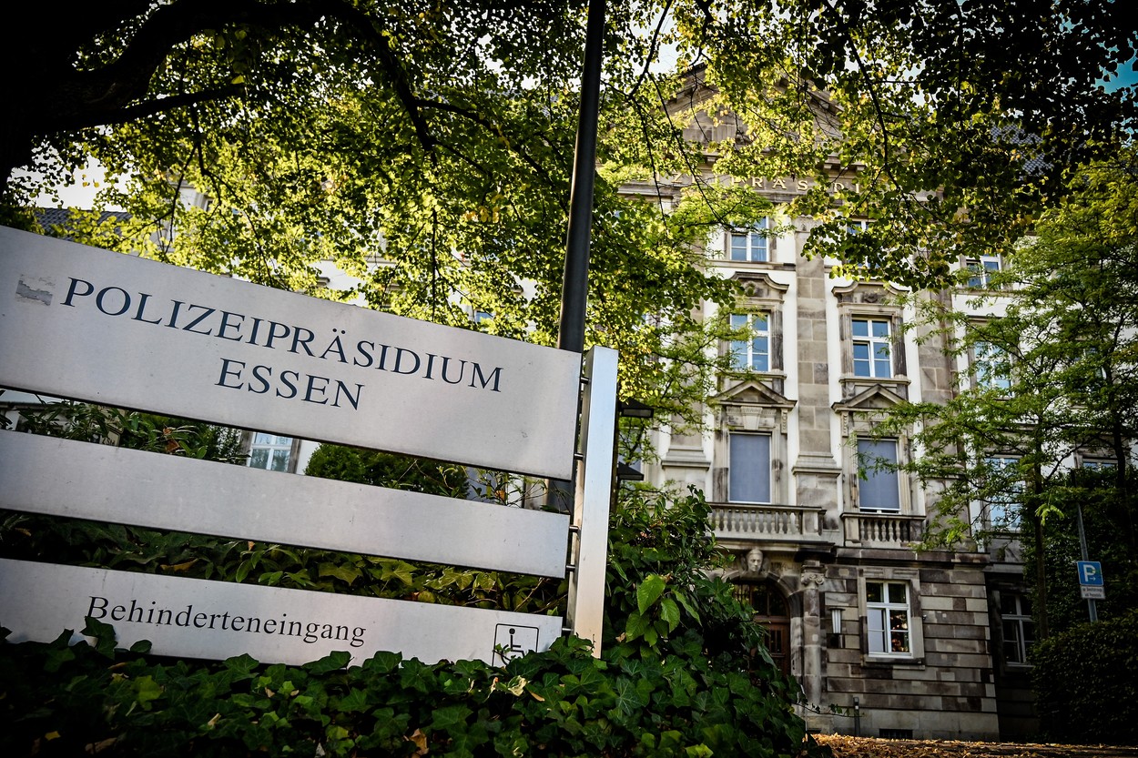 Memoria lui Hitler e vie printre poliţiştii germani. 29 de ofiţeri, acuzaţi de propagandă neonazistă